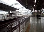 Shinkansen N700 nach Hiroshima fährt in Shin-Osaka ein. September 2013